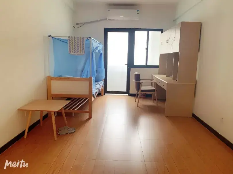 高中宿舍图片(普通高中宿舍图片)