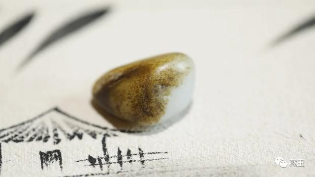 和田玉籽料小知识，看籽料表面的这些特征就明白了