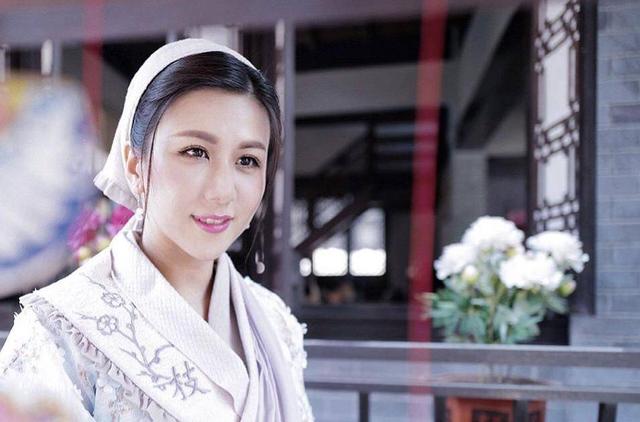 小菜一碟的演员，小菜一碟女主角（TVB混血艺人新剧分饰两角）