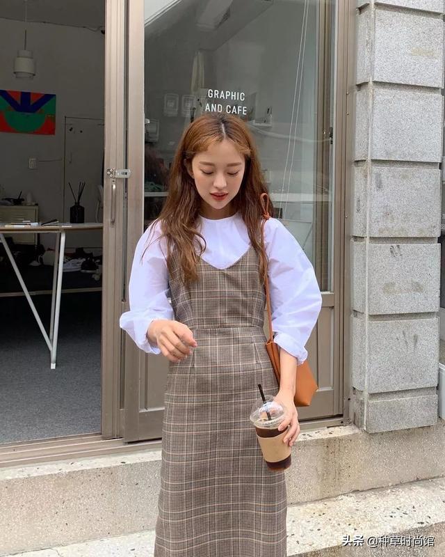 透明校服这样穿可以避免尴尬，透明校服这样穿可以避免尴尬嘛（这3种风格美呆了）