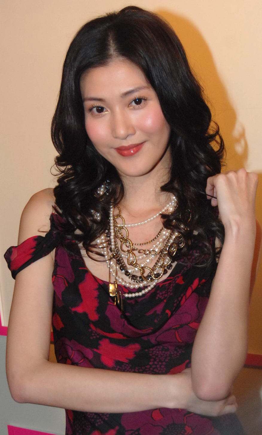 都对外否认这段关系,直到多年后接受采访,李彩桦才默认当年这段感情