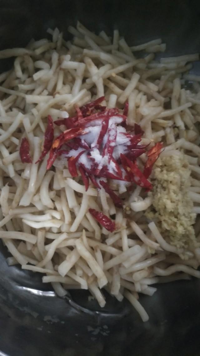 银条菜的家常做法，河南银条菜是什么菜（清脆爽口的凉拌菜――酸辣银条）