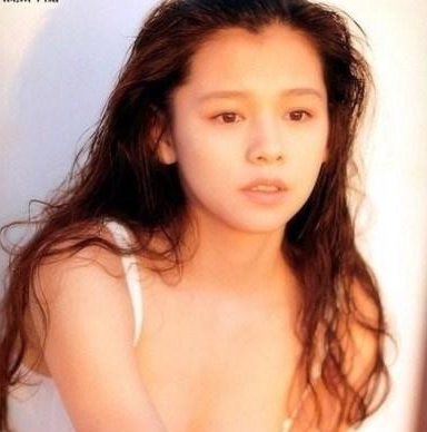 徐若瑄年轻时有多美？15岁出道就爆红，今丈夫结婚7年待她如热恋