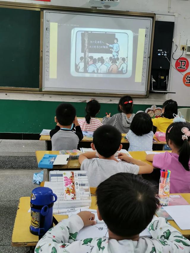 与国同庆——南安市柳城小学开展"我们的节日·中秋"暨"向国旗敬礼"
