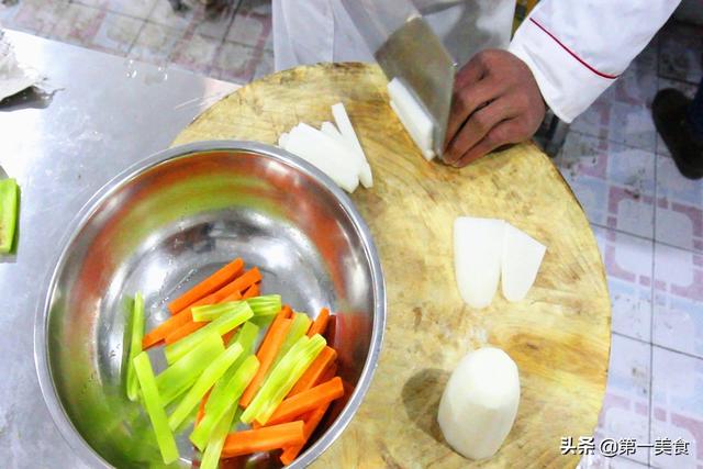 泡菜制作的步骤，泡菜制作的步骤生物（开胃泡菜这样做、隔天就能吃）