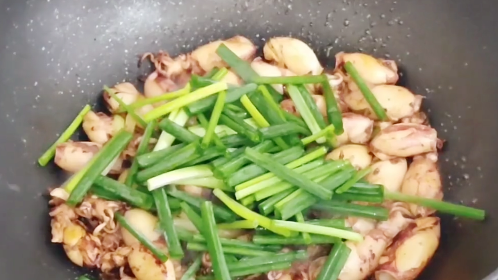 图片[6]-【香煎鱿鱼仔】做法步骤图 鲜香清脆又爽口 出锅就被抢光-起舞食谱网