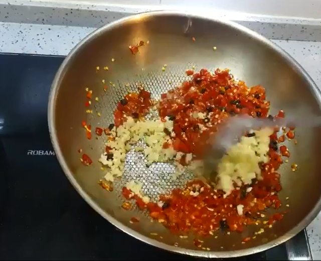 剁椒鱼头的做法最正宗的做法，剁椒鱼头最正宗的做法（这才是正宗剁椒鱼头的做法）