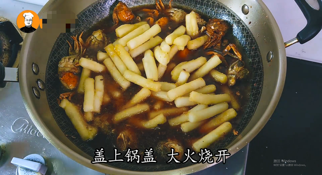 螃蟹炒年糕怎么炒，螃蟹炒年糕怎么炒好吃（饭店卖58一份的蟹炒年糕）