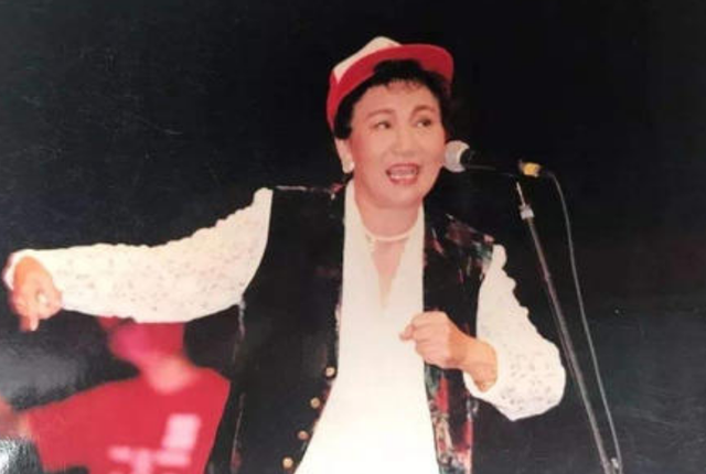 巩汉林回忆赵丽蓉离世，1999年赵丽蓉被肺癌折磨的痛不欲生