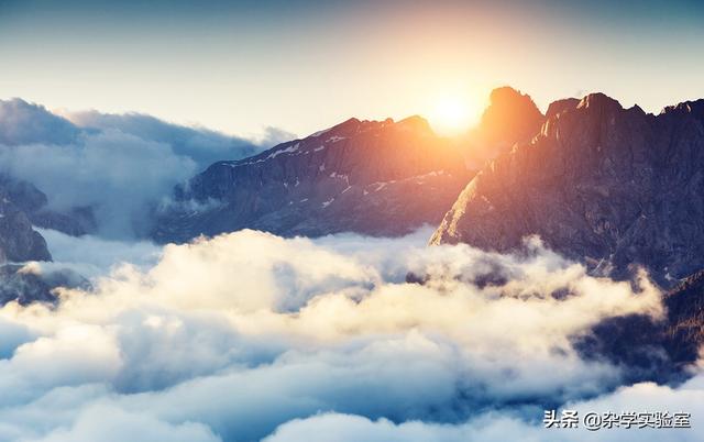 平流层高度多少米，民航飞机为什么不超过一万23米飞行不是在平流层会更好吗（平流层和对流层是什么）