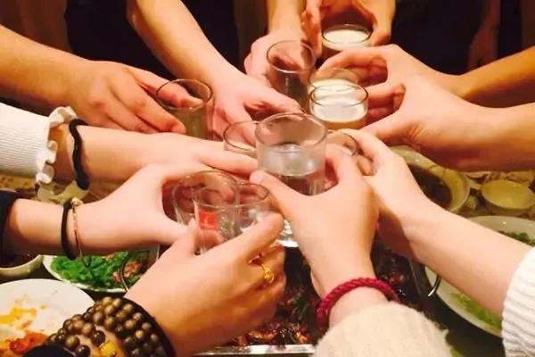 一米九的男生正常多重，11岁的男生正常体重和身高是多少（男性160—190cm体重对照表）