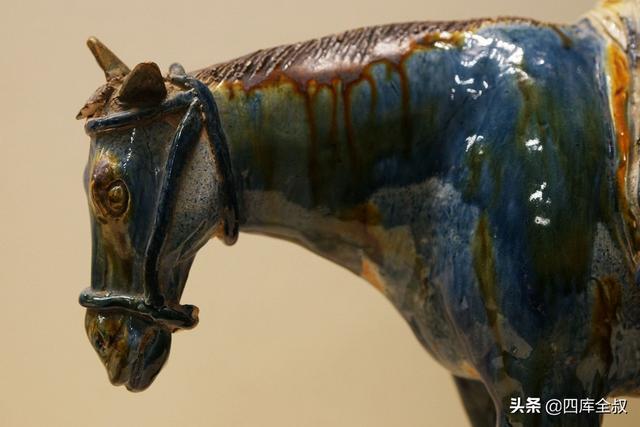 唐三彩是哪三彩，唐三彩有什么（西安、洛阳两地出土的唐三彩）