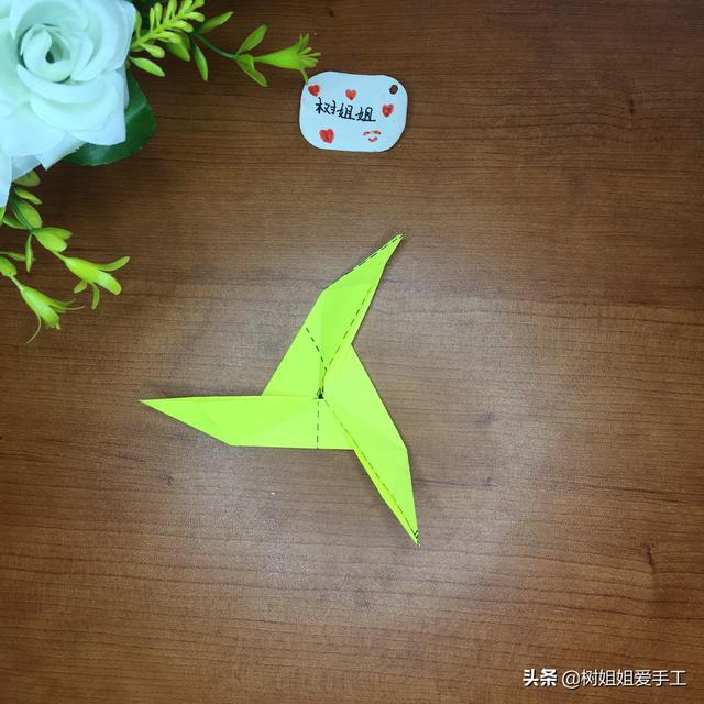 飞镖怎么折飞得远又简单，简单的手工折纸（1个正三边形折出来的飞镖与风车）