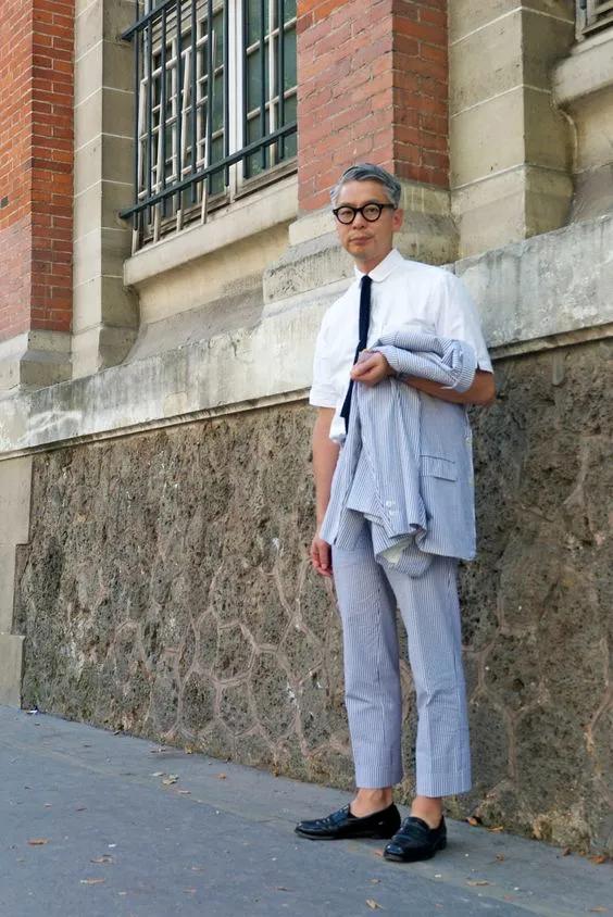 泡泡纱是什么面料，泡泡纱面料的优缺点（为什么说泡泡纱是夏日男士的穿搭首选面料）