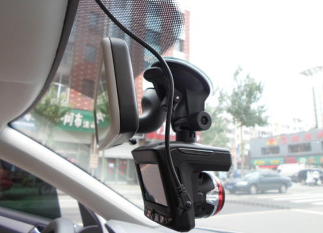 行车记录仪走线，安装行车记录仪怎么走线（自己安装行车记录仪该如何布线）