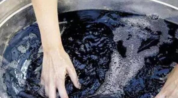 衣服掉色如何处理，衣服掉色怎样处理（一秒钟帮你杜绝褪色隐患）