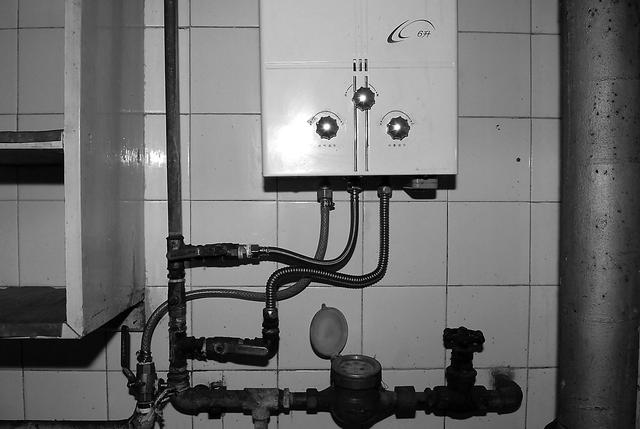 热水器是什么意思，中央热水器是什么意思（燃气热水器的容量代表什么）