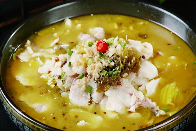 酸菜怎么做好吃，五花肉炖酸菜怎么做好吃（不管是聚会还是家宴都是很好的选择）