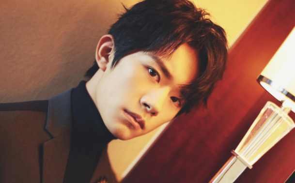 宋威龙在哪个学校（看看易烊千玺）