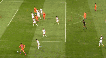 足球中的中锋是干什么的，足球里的中锋是干什么的（李铁跟郝伟好好学着点）