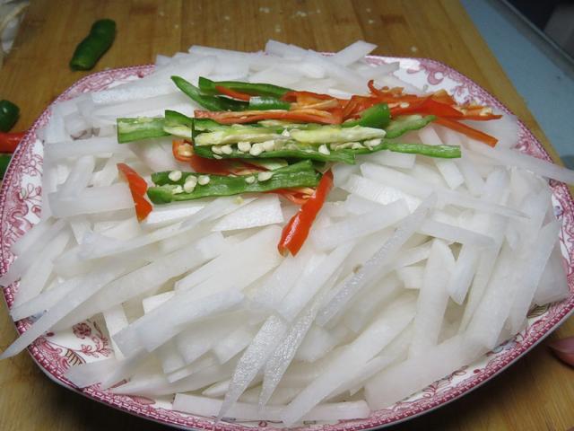 白萝卜要焯水吗，白萝卜馅饺子的萝卜要不要焯水（先焯水还是直接炒）