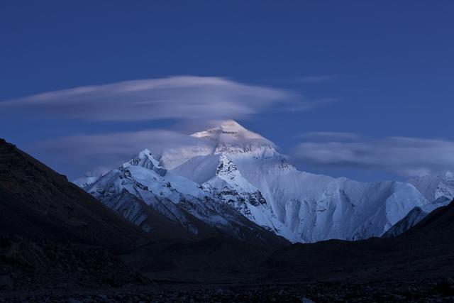 世界第一高峰，世界第一高峰第二高峰第三高峰（世界第一高峰珠穆朗玛峰）