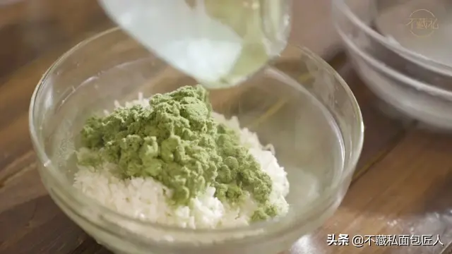 怎样自制手工米粉皮，家庭自制米粉皮的做法（宝石绿外皮原来这样做）