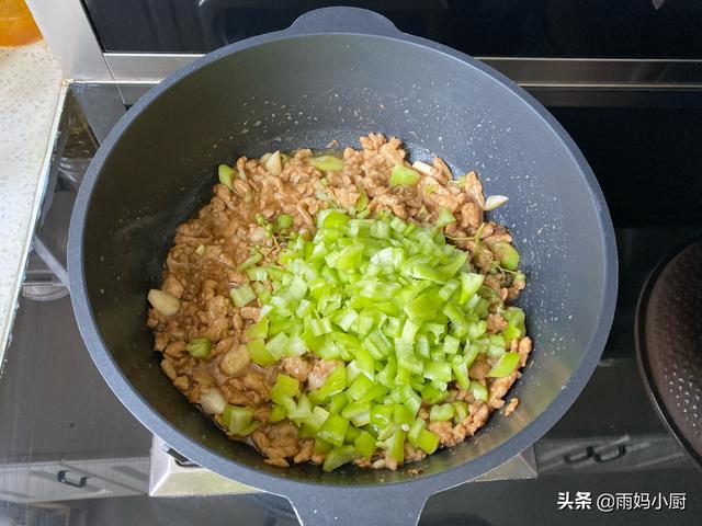 青椒肉丝打卤面，非常下饭的捞面卤（自制家常青椒肉丝打卤面）