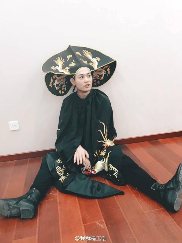 卢鑫个人资料，曾婉拒郭德纲招揽（从不务正业到逆袭为相声演员）