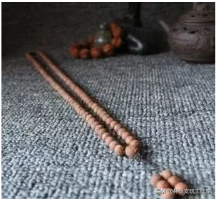 适合做手串的植物种子，适合做手串的植物种子是什么（这些路边捡的树籽儿串成手串）