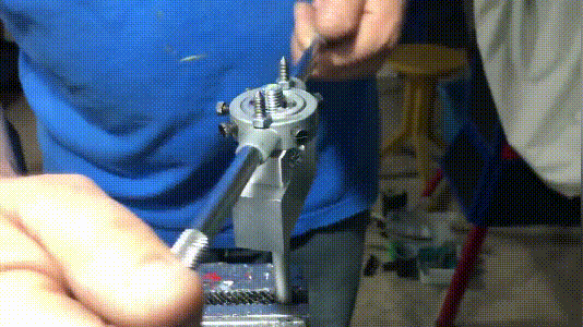 丝锥磨床发展和特色，丝锥磨床725D（专啃“硬骨头”的丝锥）