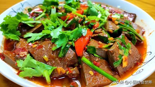 香辣鸭血的做法介绍，辣鸭血做法（简单的香辣鸭血成菜后香辣鲜香）