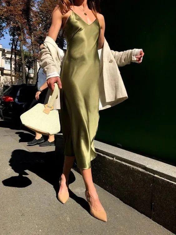 橄榄绿是什么颜色，翡翠橄榄绿是什么颜色（橄榄绿正在悄悄的流行…）