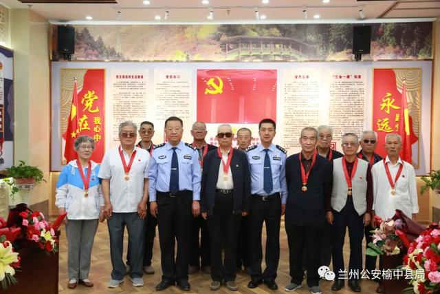 金政委黑历史，金灿荣顶多算个网红?不明白中国人为什么信。（兰州公安榆中县局举行“光荣在党50年”纪念章颁发仪式）