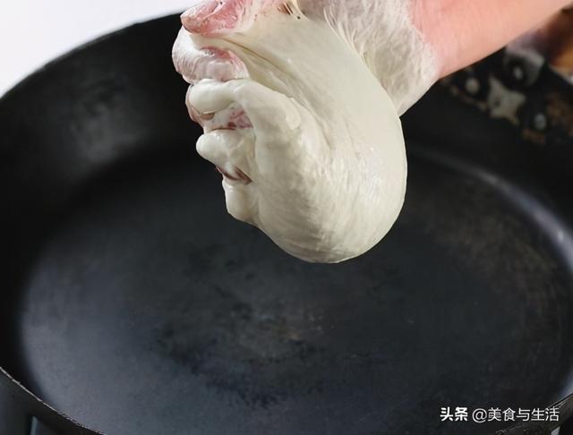 家庭自制春卷皮，煎饼果子面糊的做法（教你在家做春卷）