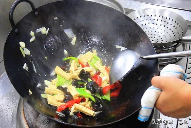 腐竹怎么做好吃，干腐竹怎么做好吃（比肉还好吃的腐竹怎么炒）