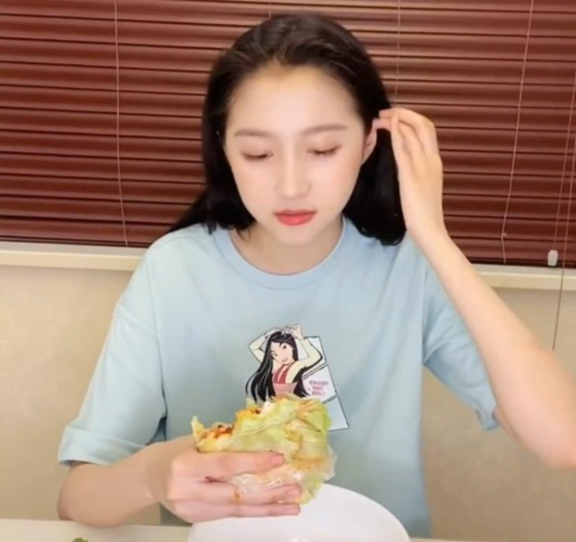 长寿面图片 真实，长寿面图片（46岁佘诗曼现身街边小吃店）