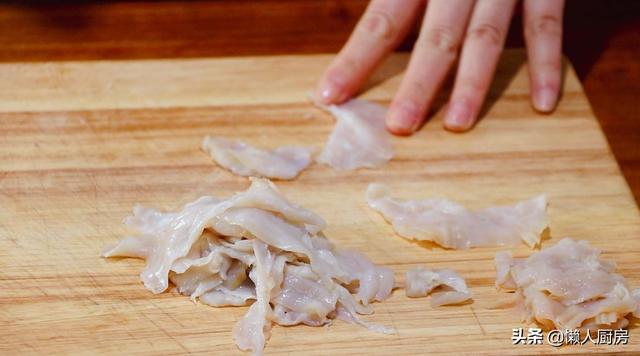 象拔蚌是什么，象拔蚌是什么梗?真正的象拔蚌好吃吗（配上春天的韭菜和豆芽）