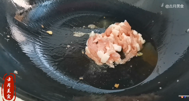 拉皮肉丝的做法，拉皮肉丝的拉皮是什么做的（古月做家庭版拉皮肉丝）