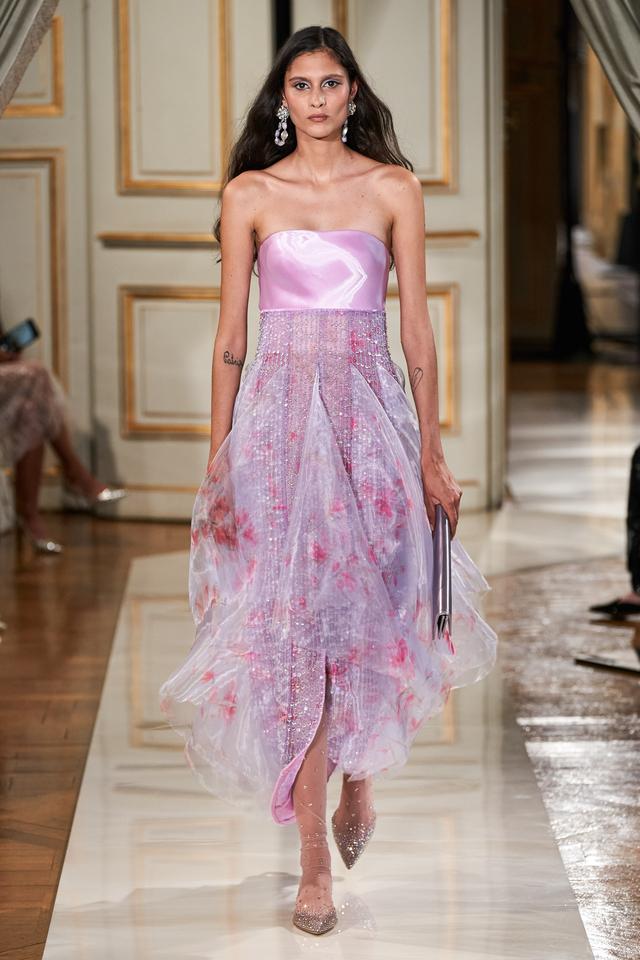 阿玛尼衣服什么档次，阿玛尼服饰什么档次（Privé2021秋季高定女装）