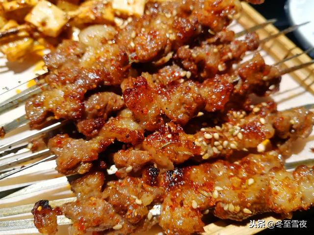 烧烤可以烤什么，韩式烤肉都可以烤什么（十二道烧烤店必烤菜品）