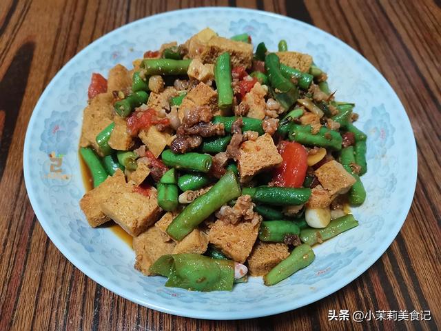 炒豇豆角用焯水吗，炒豇豆要焯水吗（豆角清脆入味不夹生）