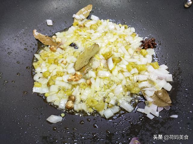 牛排骨怎么炖才好吃，牛排骨怎么炖才好吃孕妇（2斤牛排骨4个西红柿）