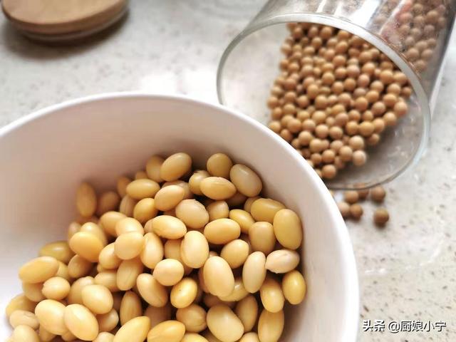 豆浆是什么豆做的，什么豆可以做豆浆（试试炒豆的方法）