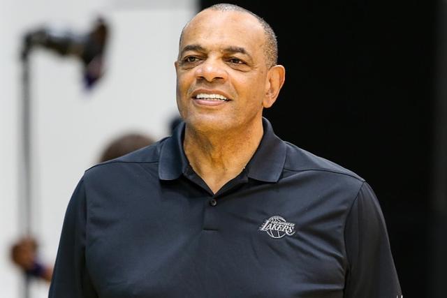 湖人教练组三位助教离队，哈姆表示将重组（库兹马身价大跌）