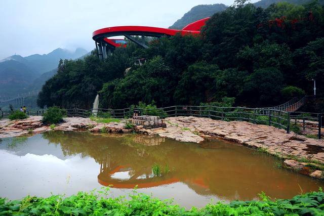 形容瀑布的句子，形容瀑布的句子成语（如巨龙从天降）