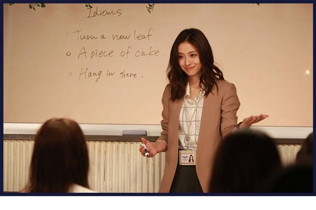 面试穿什么衣服，公务员面试穿什么衣服合适（恭喜您离年薪百万又近了一步）