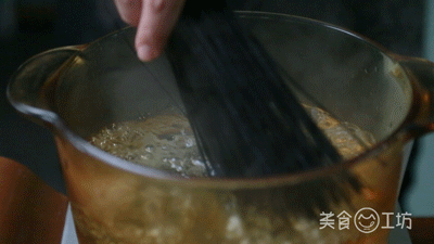 孕妇能吃蕨根粉吗，蕨根粉什么人不能吃（这一碗销魂粉，调好料汁很重要）