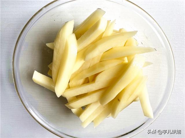 炸薯条的制作方法，如何制作家庭版炸薯条（几滴油炸出一大盘薯条）