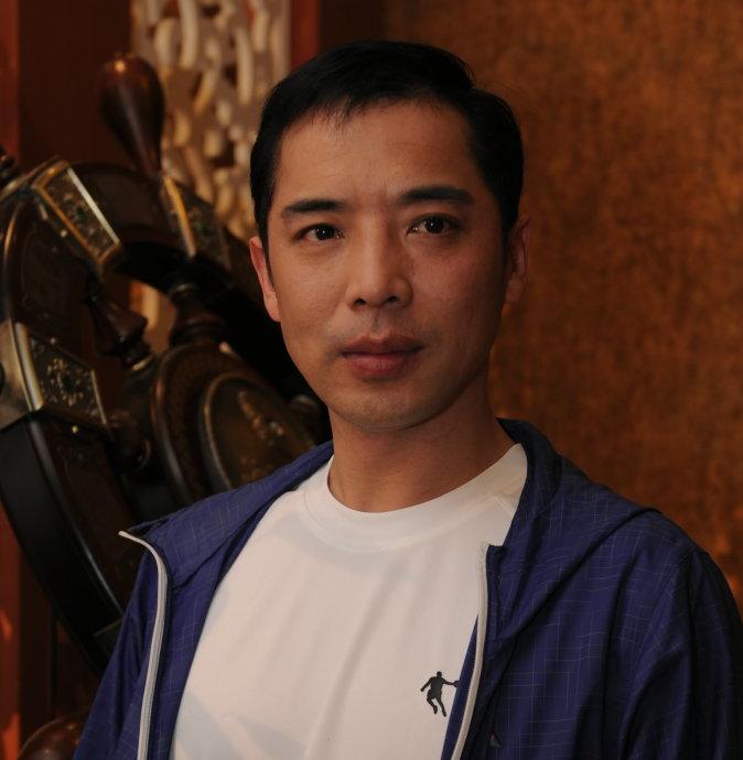 该片中,仅有两位中国演员,一是侯勇,二是胡小龙的扮演者穆立新.